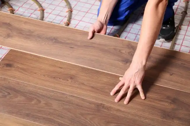 Verlegung von Laminat, Teppich & PVC